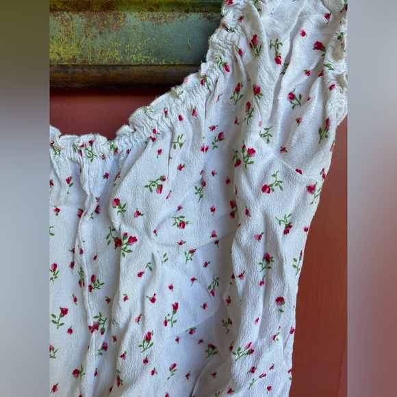 Brandy Melville floral ots top - Picture 3 of 3